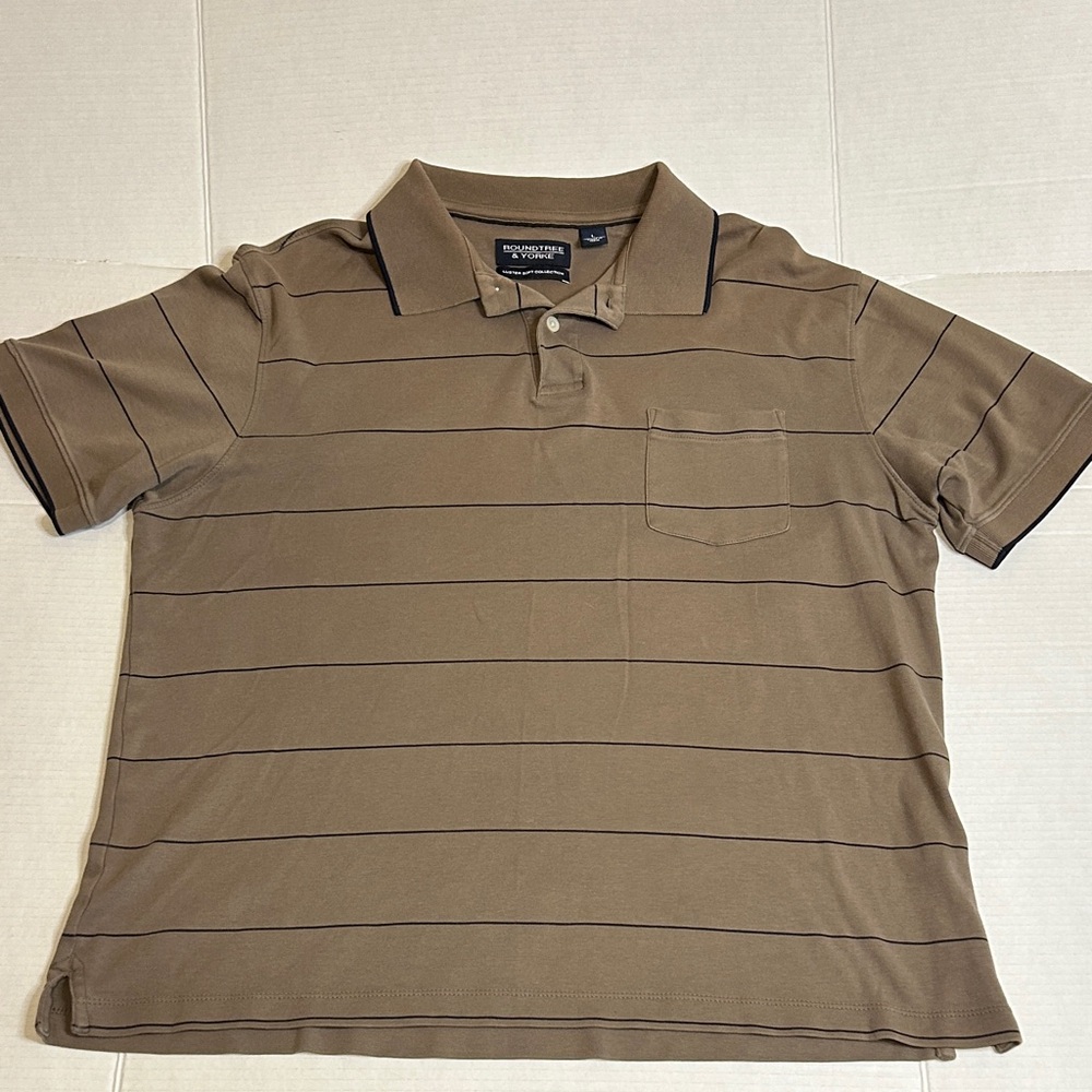 Roundtree & Yorke Sz Large Tan & Navy stripe Polo Shirt with pocket.100 % cotton